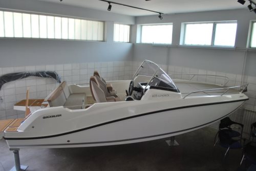 Quicksilver 605 Sundeck
